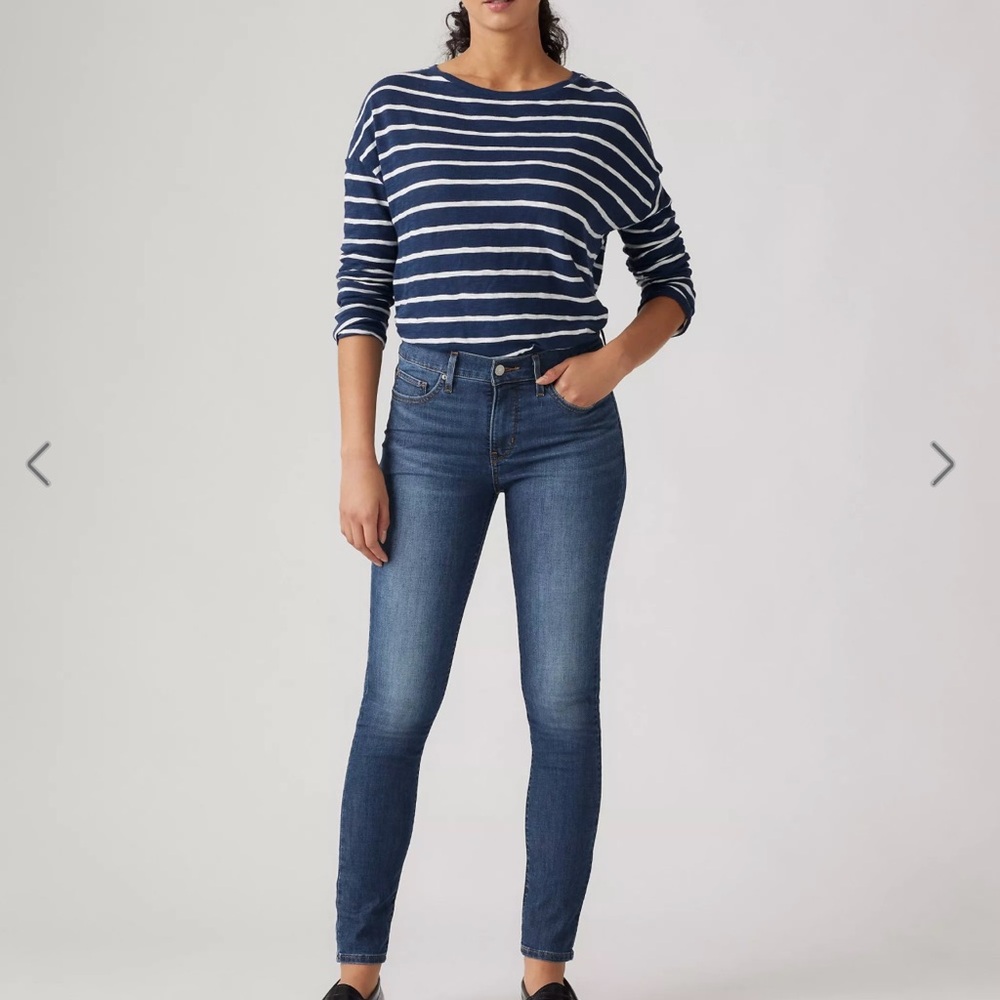 Like New Levi’s 311 Shaping Skinny Jeans - Size 29 x 32 - Medium Wash